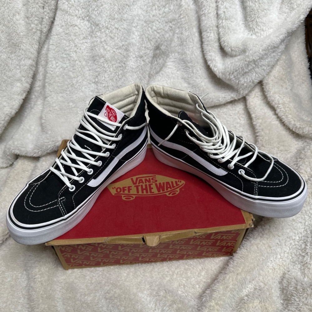 Vans - Picture 3 of 8